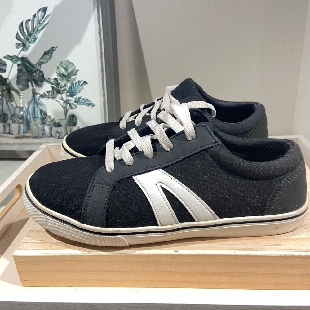 Time & True Women Sneaker